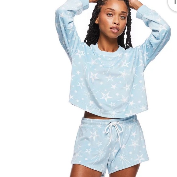 No Boundaries Women's Velour Long Sleeve and Short 2-Piece Set NWT - Picture 5 of 6